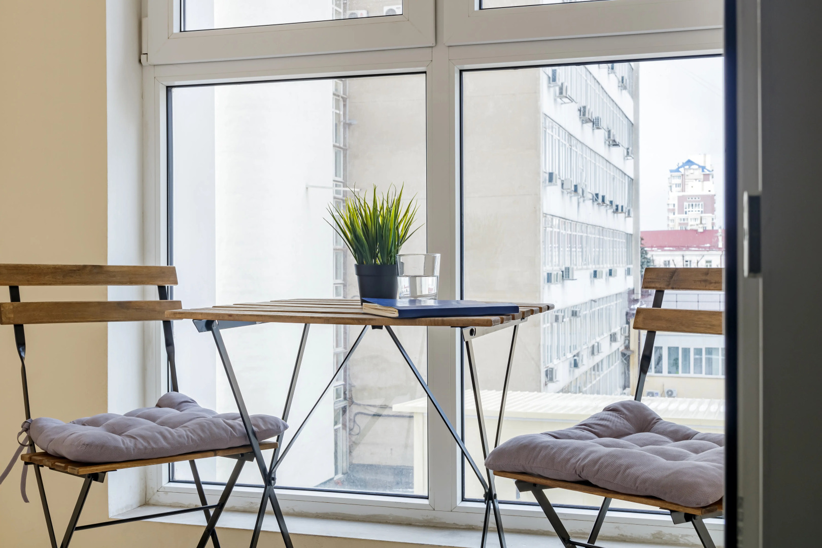 Апартаменты в спокойных тонах ЖК Большой Lounge балкон удобный матрас