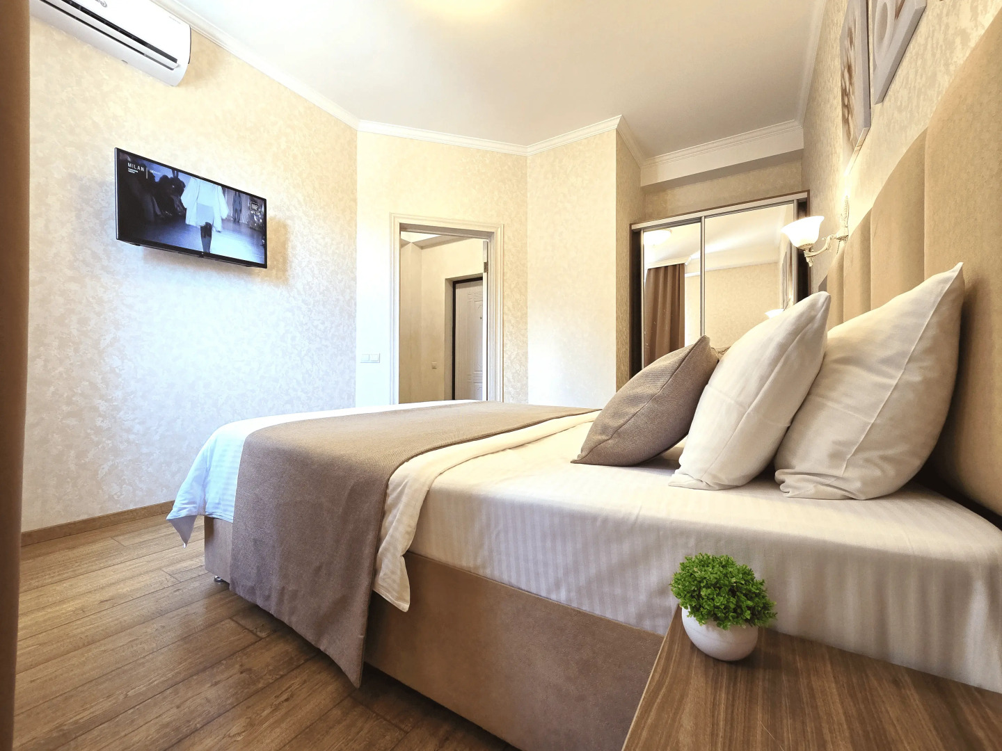 Квартира теплая с отдельной спальней полноценной кухней и видом на горы