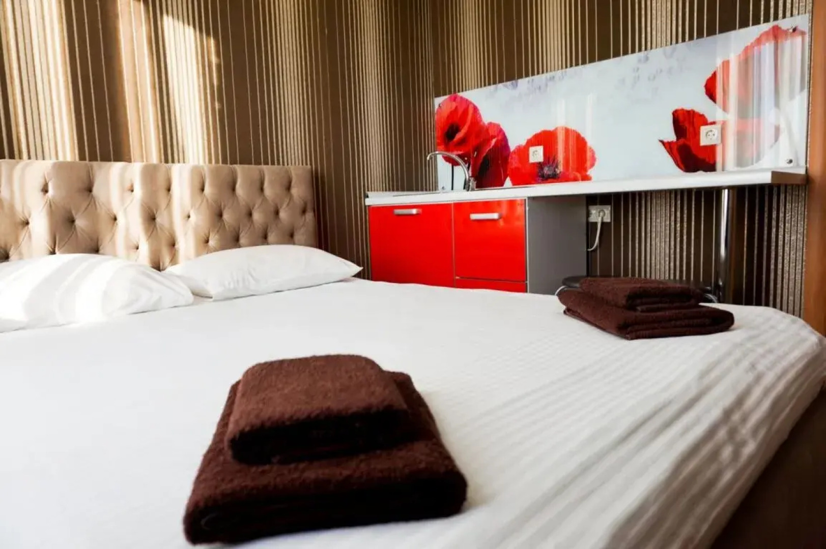 Апартаменты Золотой Шар на 70 лет Октября 4