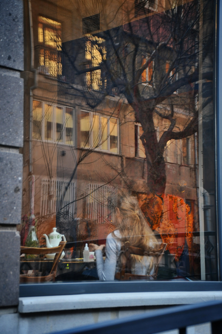 Апартаменты Stylish Gem Steps to Republic Square