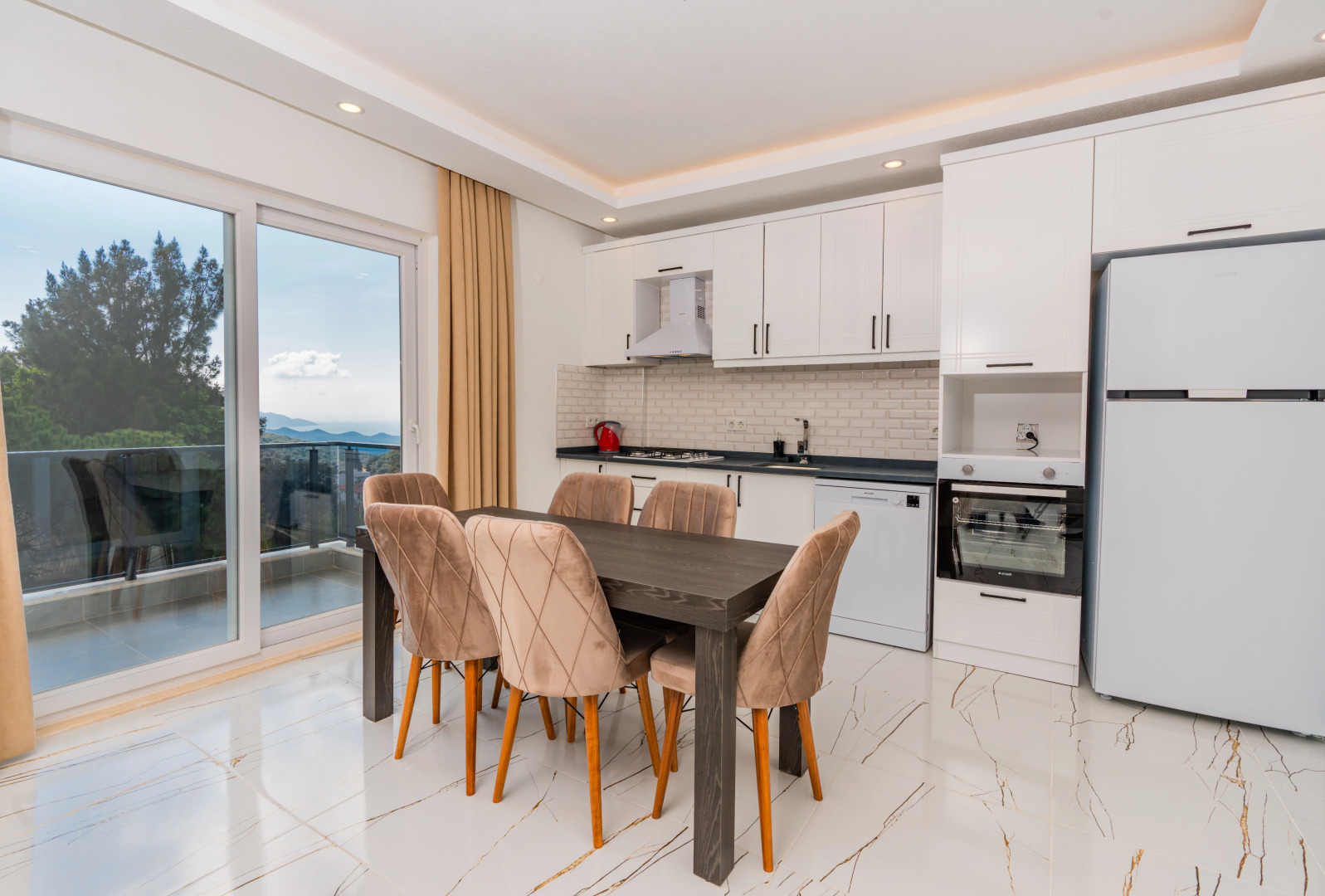 Апартаменты Tayla Suit