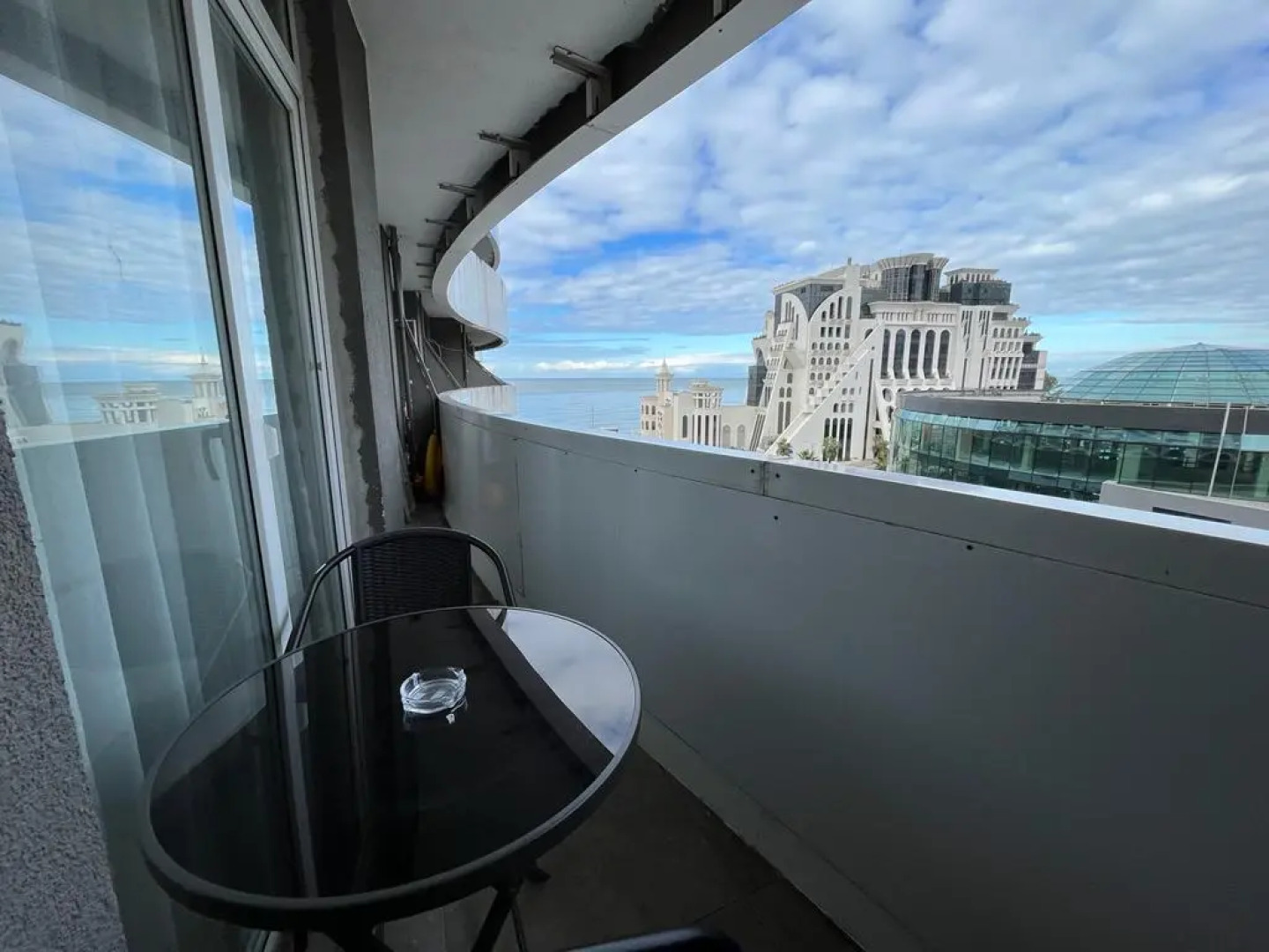 Апарт-отель Самые лучшие апартаменты на первой береговой линии