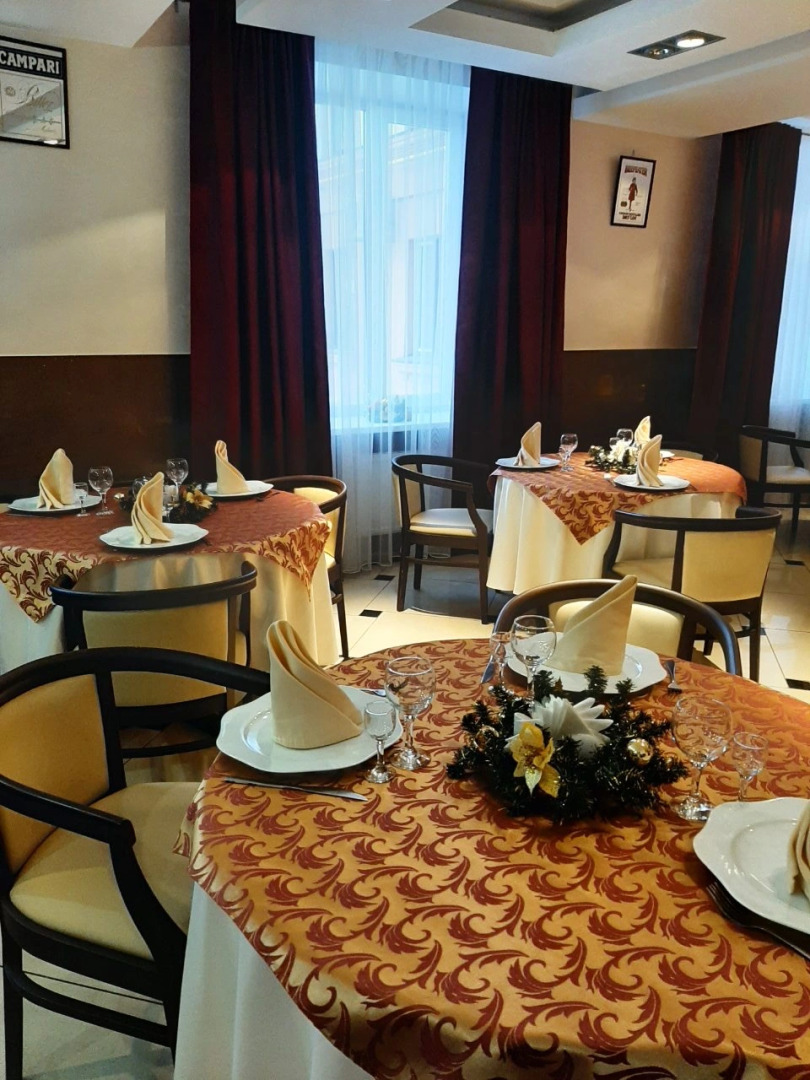 Отель Корона