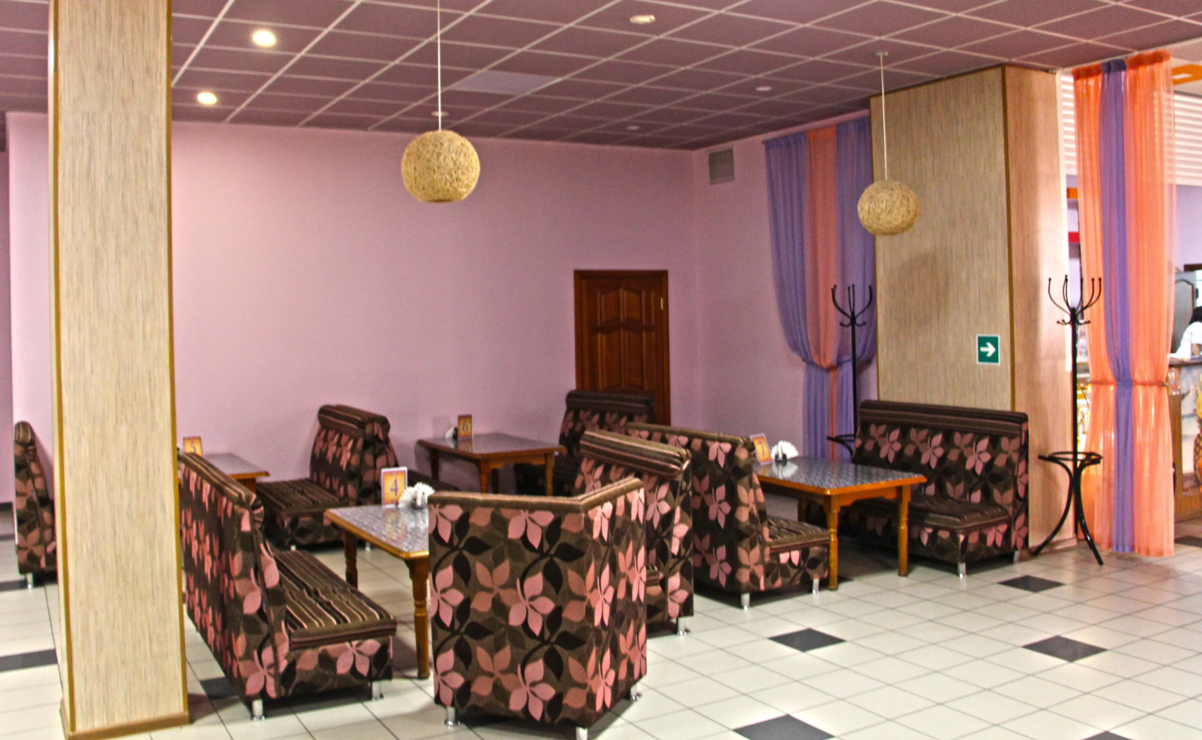 Отель Лидер