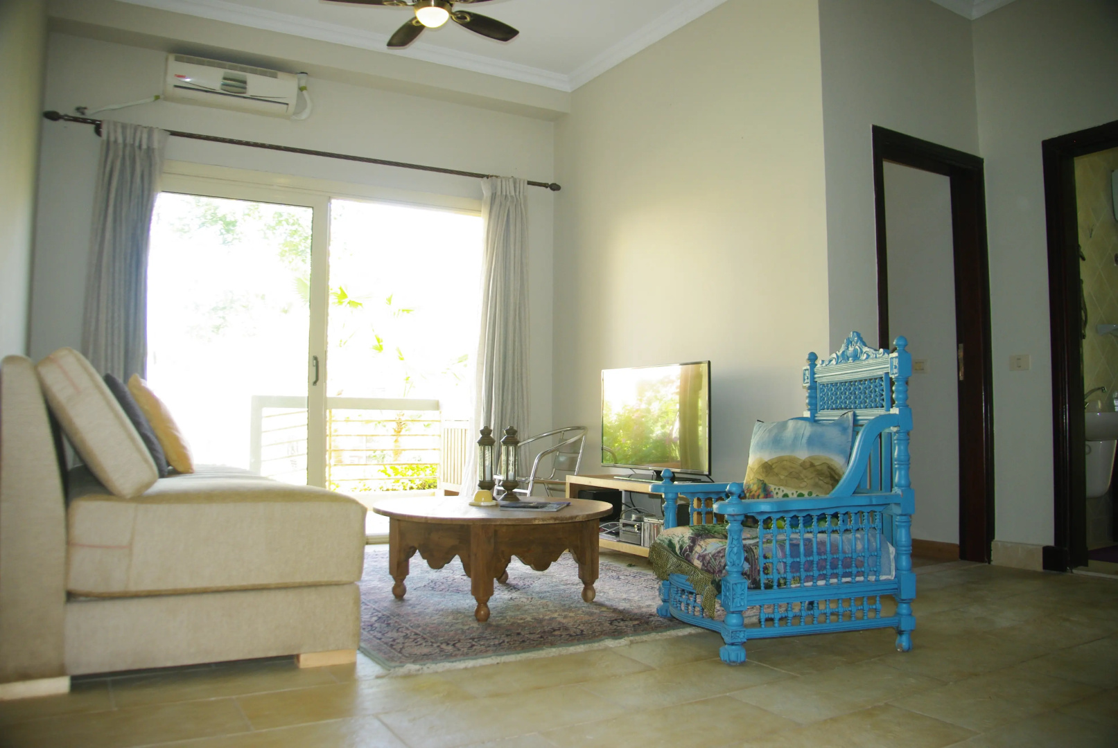 Апартаменты Luxury garden apartment and walk anywhere