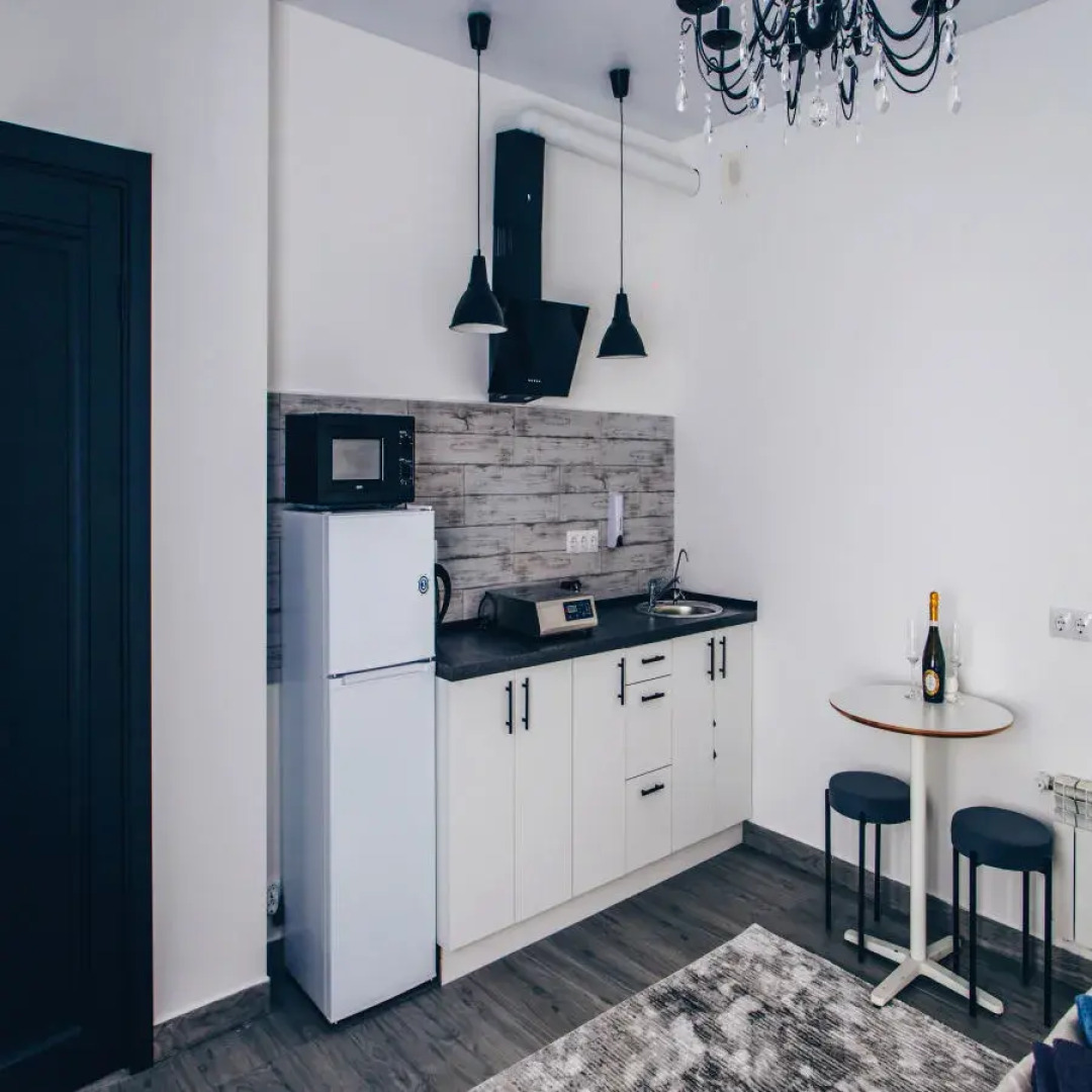 Частный дом за городом Монотель синий дом