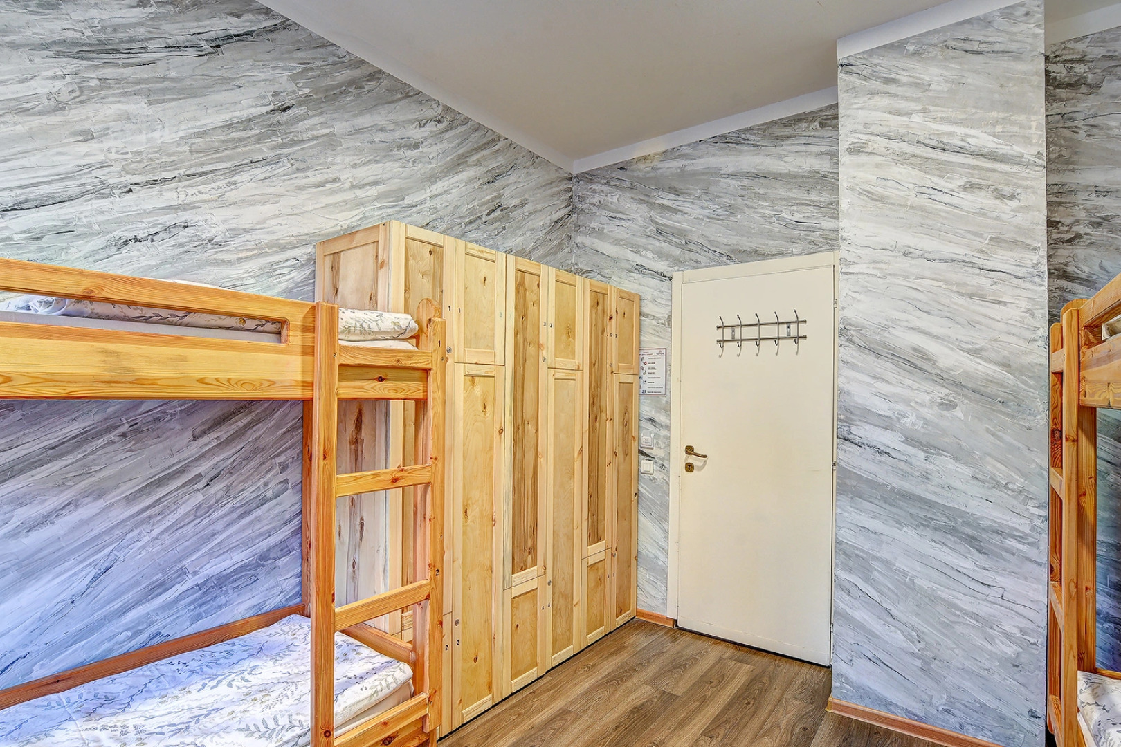 Отель Манжари