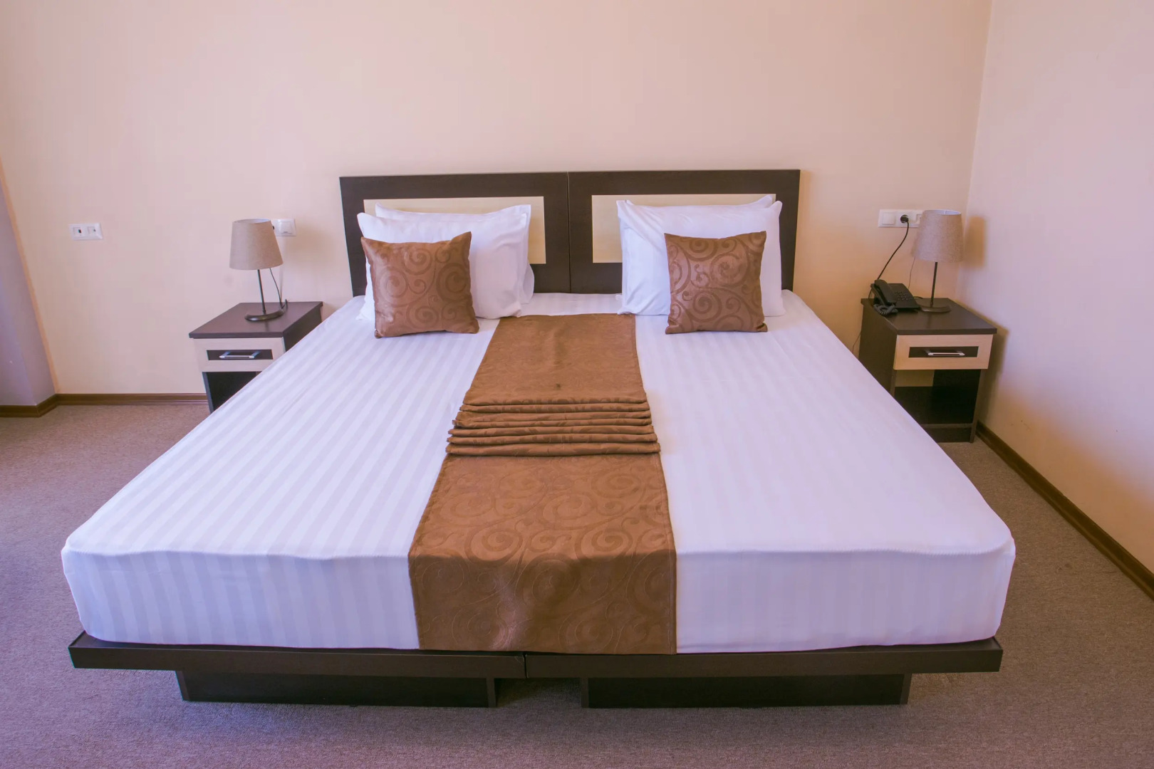 Отель Ani Central Inn