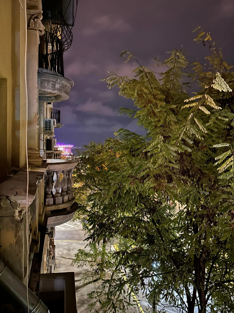 Квартира Уютная Двухкомнатная с Балконом в Центре Города