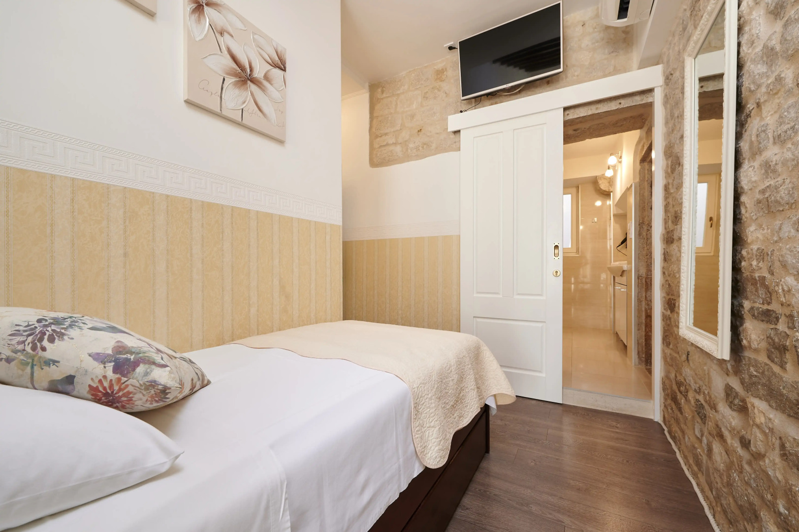 Palace Central Square