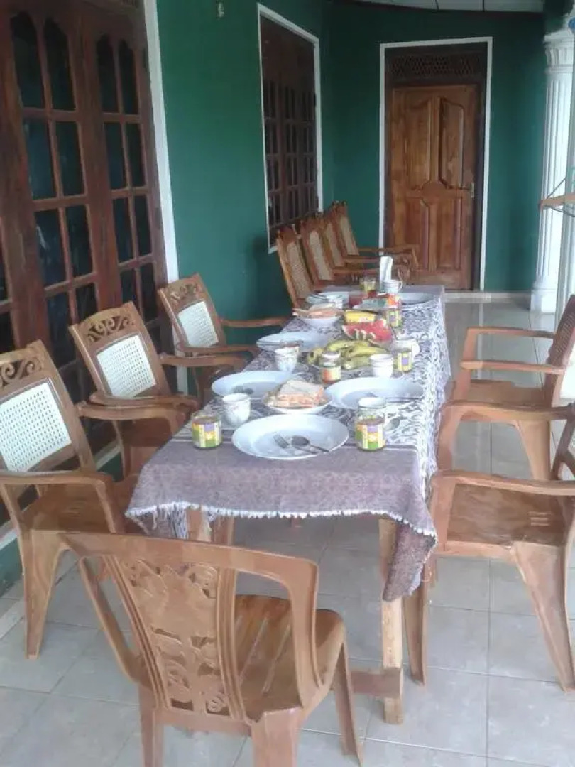 Отель The Lake Breeze