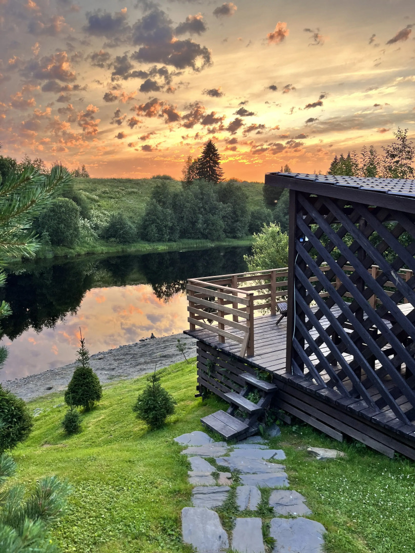 Частный дом у реки 1