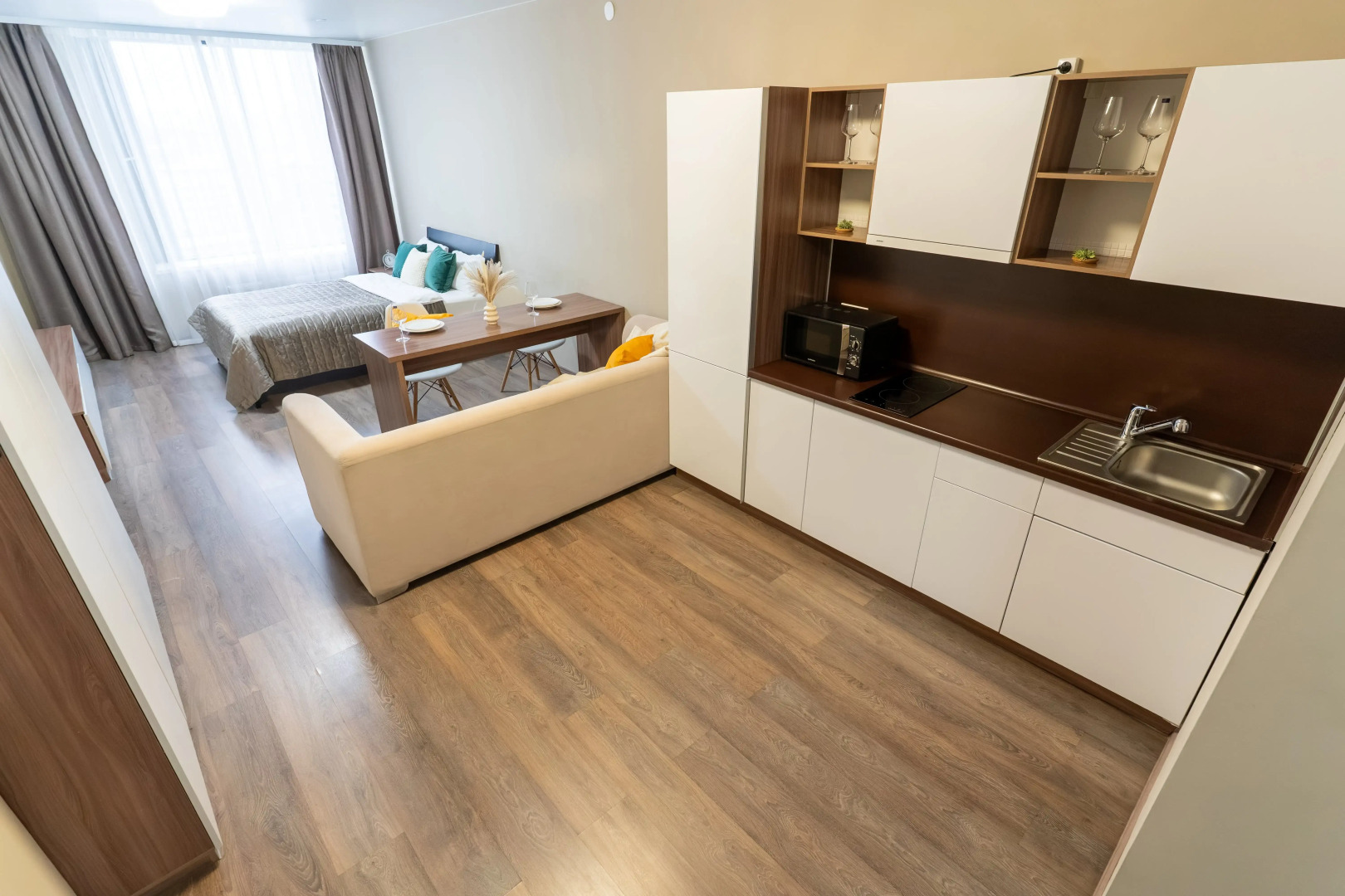 11 Апартаменты RADIUS Малышева 42А (20)