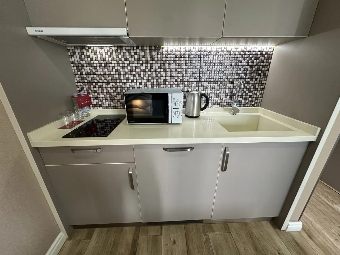 Апартаменты с видом на первой линии моря в 5* Апарт-отеле (Новый Батуми, центр набережной) (13)