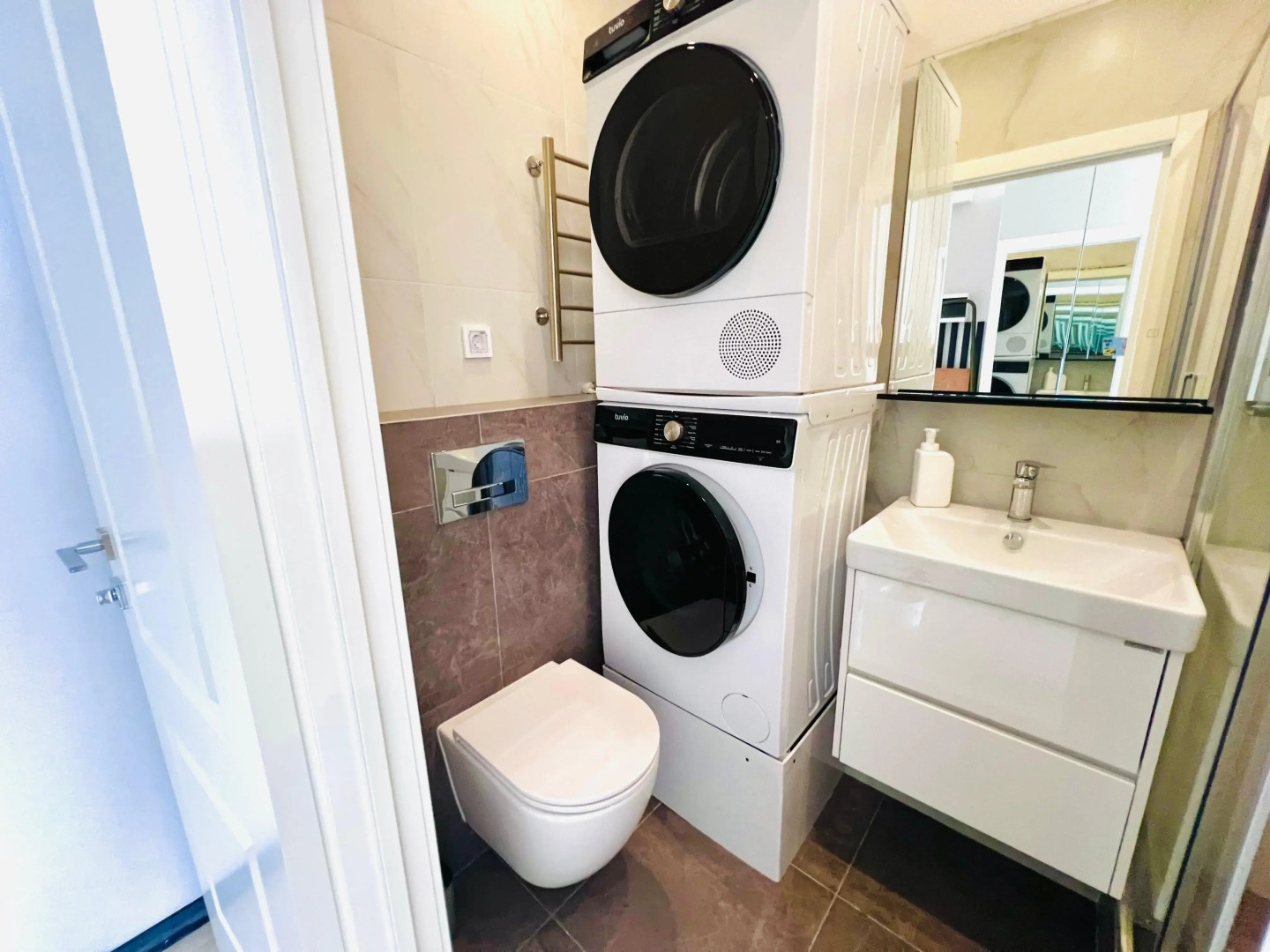 Апартаменты студия на Новоостаповской 20