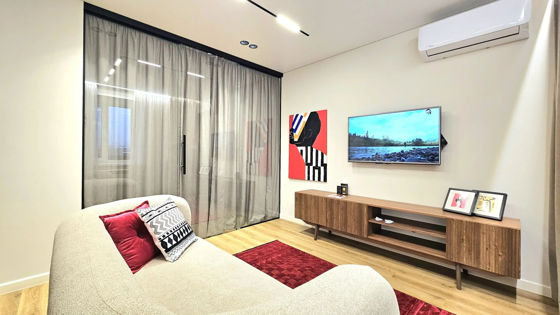 Квартира с Дизайнерским Ремонтом в Центральной Части Города от Urban Apartments