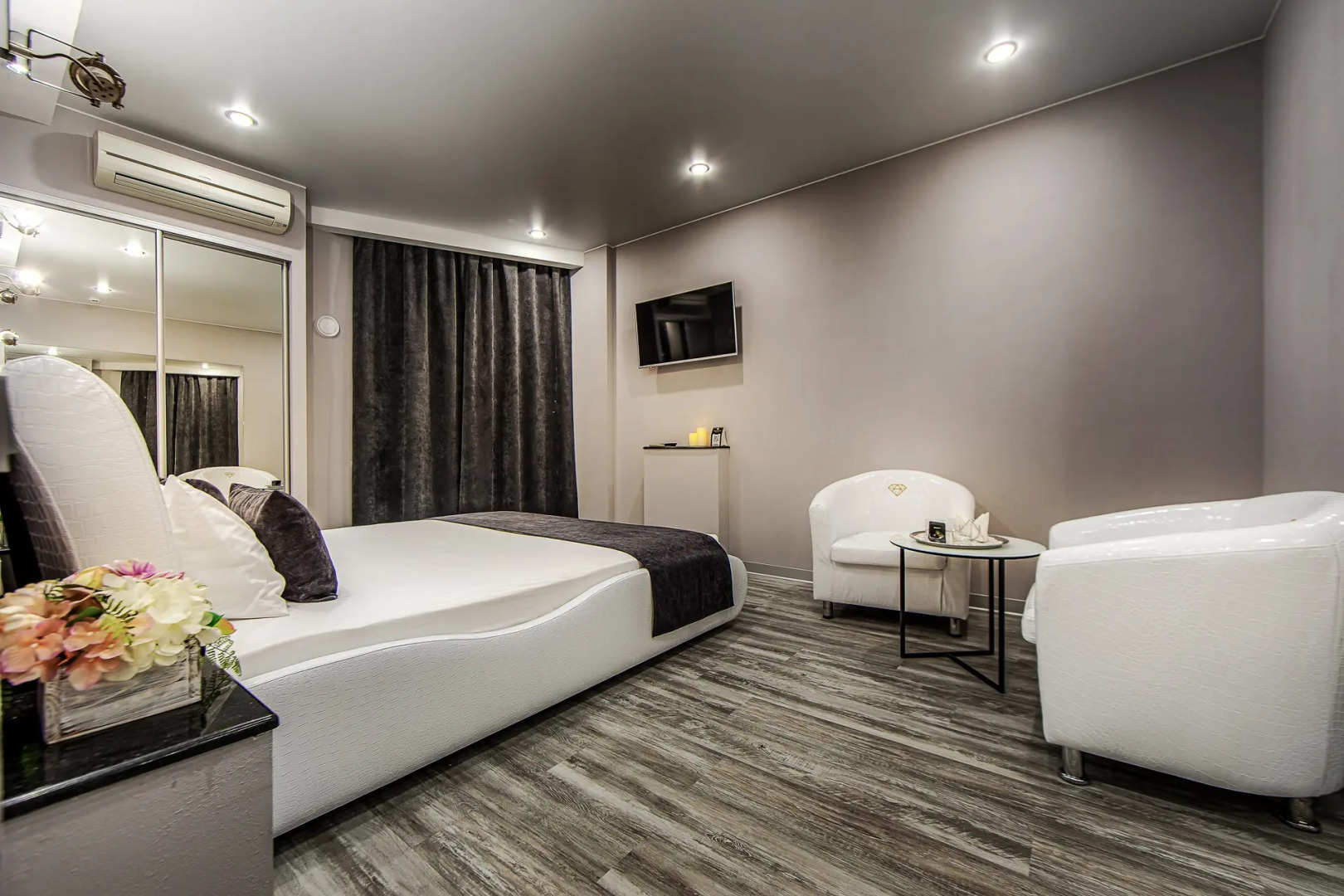 Отель Алекс на Дыбенко