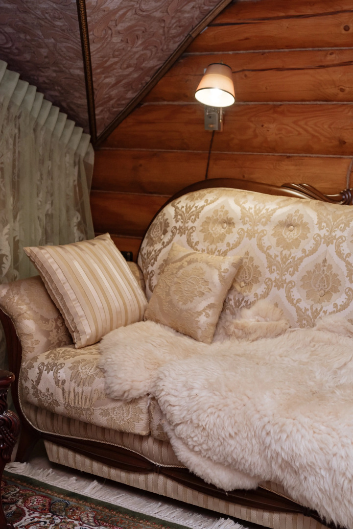 Частный дом на берегу реки