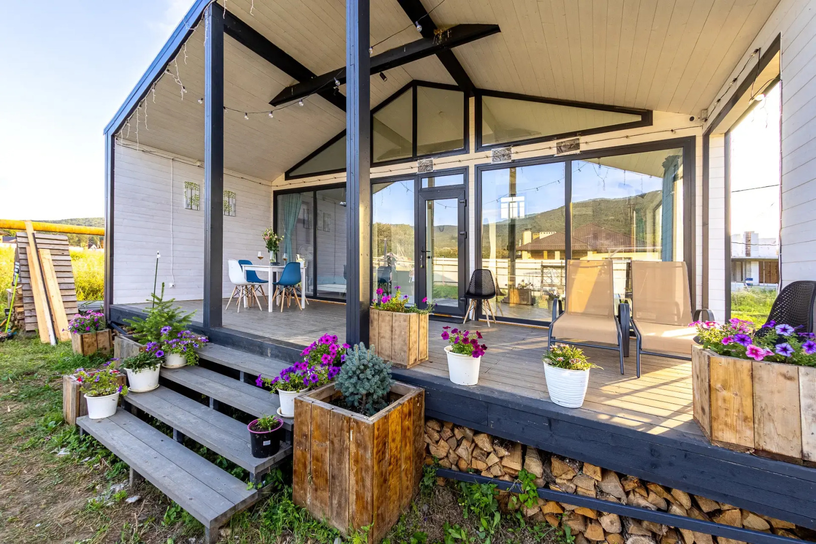 Частный дом У реки в горах