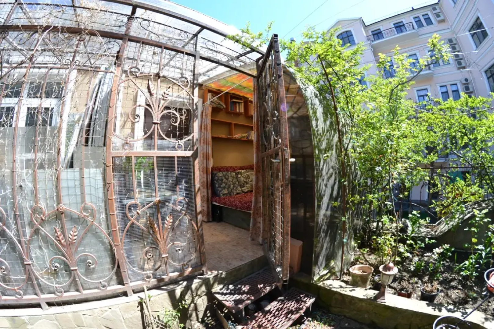 Дом на Набережной