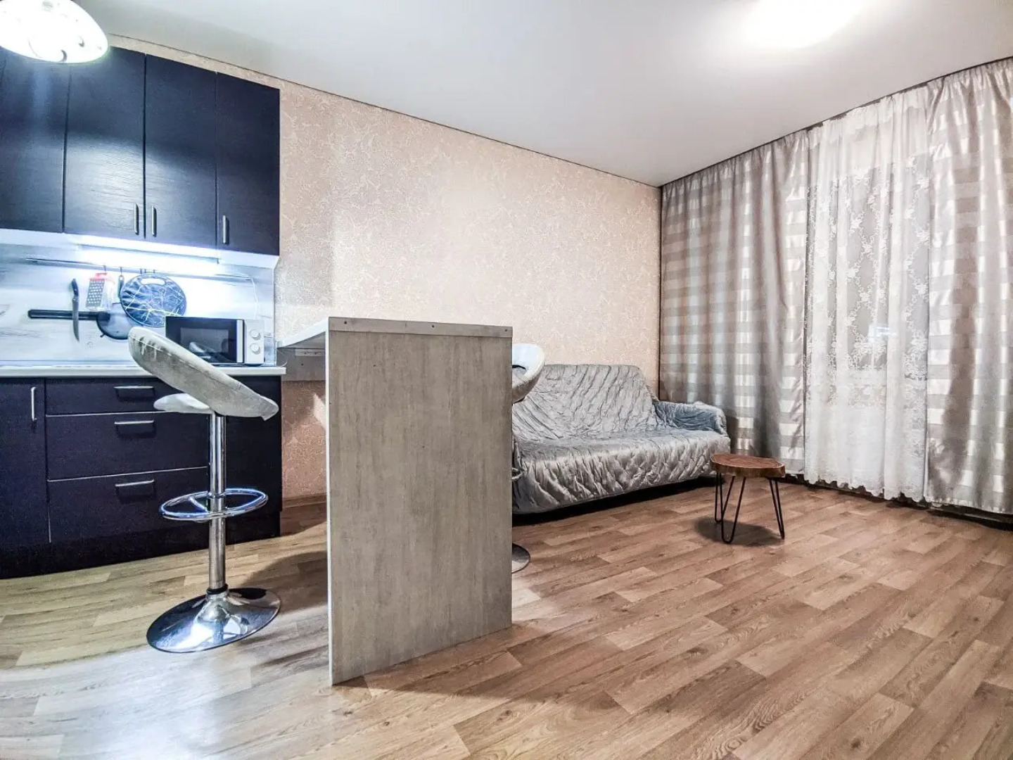 Квартира в Престижном Районе с Видом на Реку и Парк