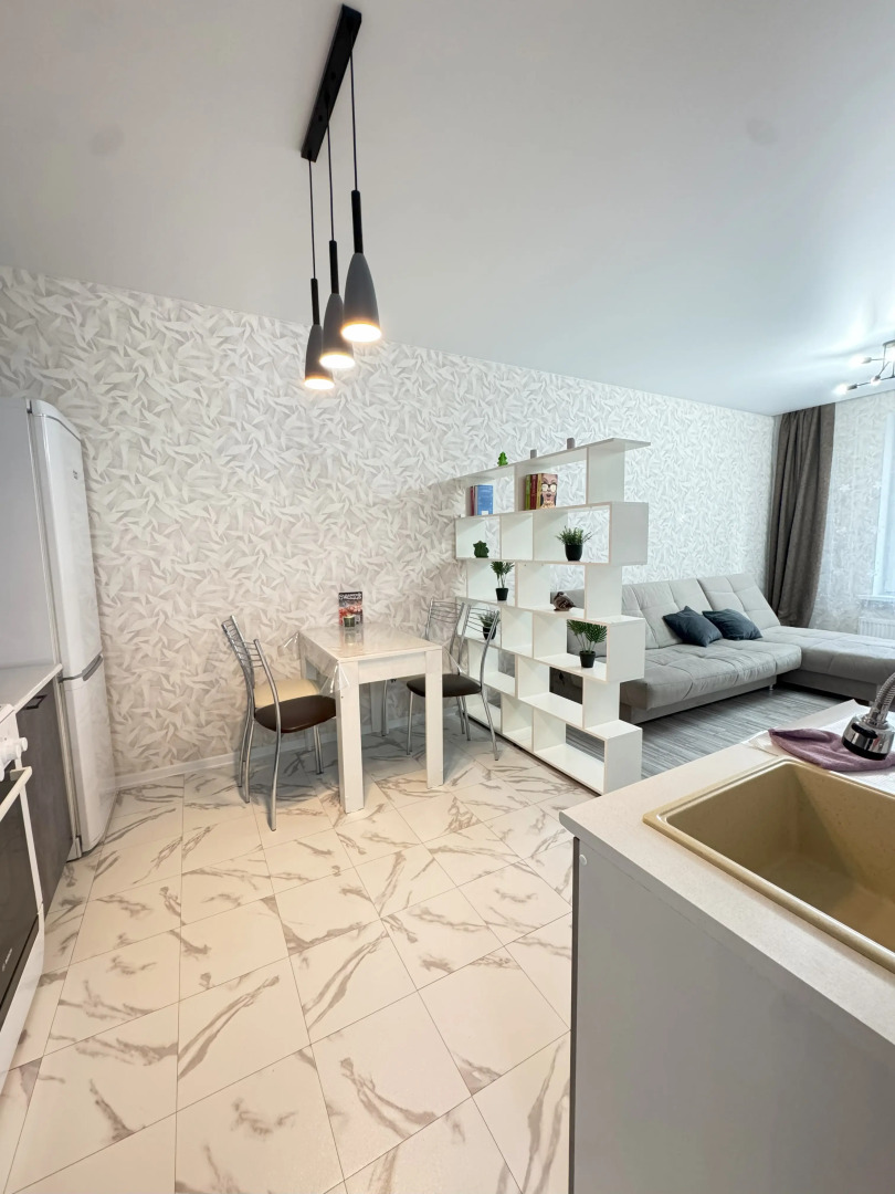 Квартира Пятиместная Красивая в Новом Районе Дивный Квартал у Озера