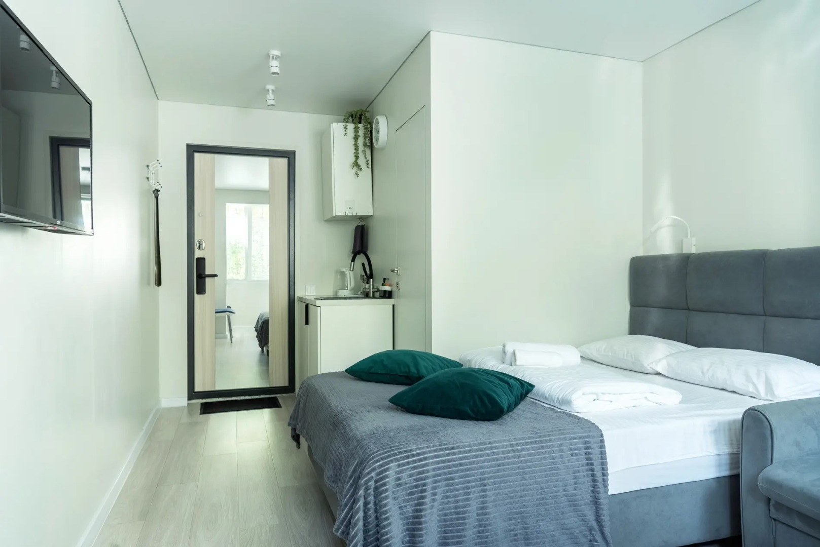 Апартаменты The Alien