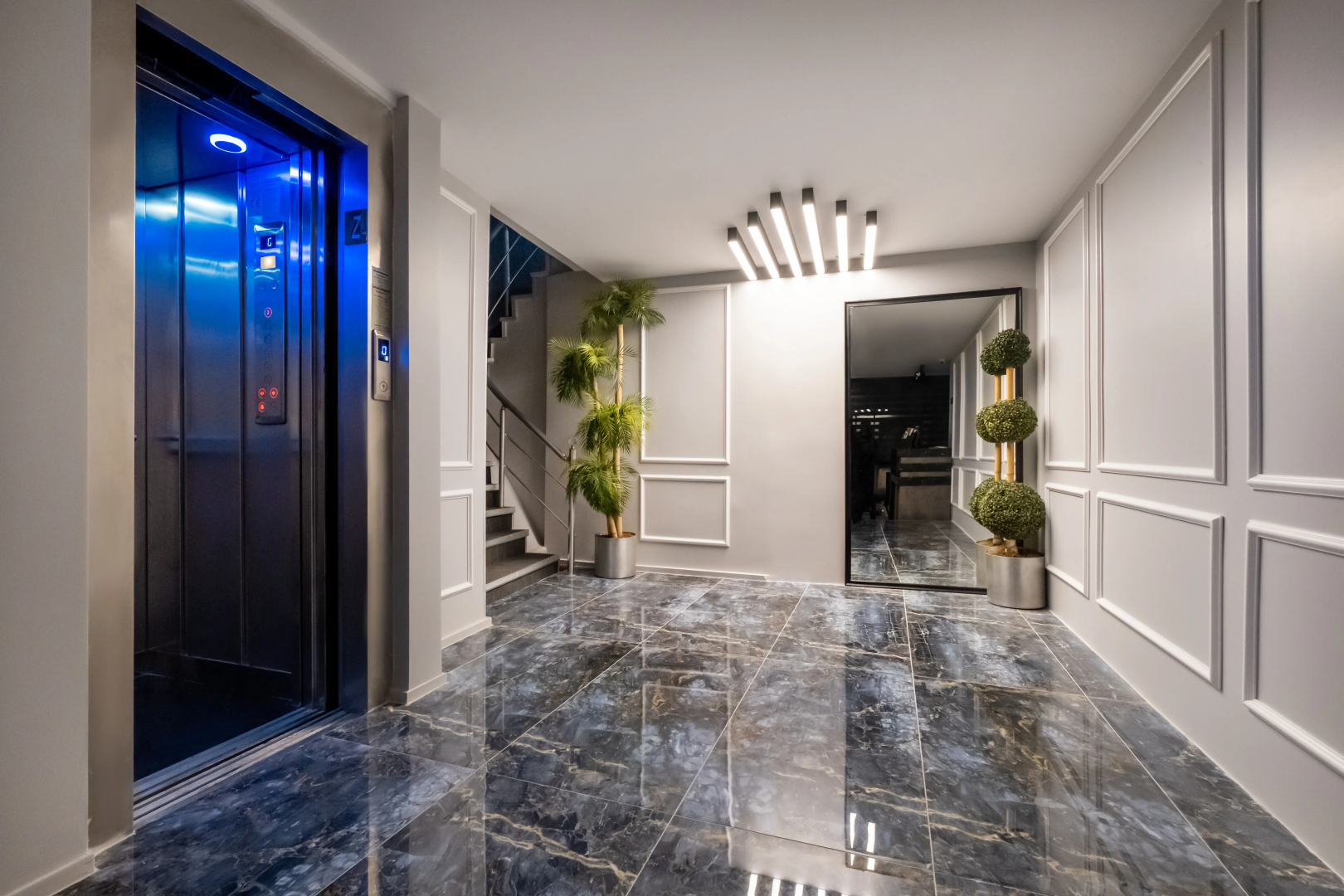 Отель The Queen Hotel