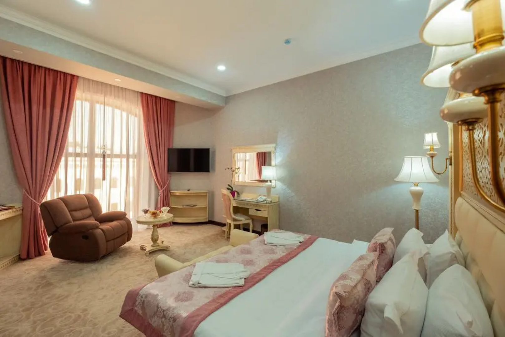 Отель Dilimah Premium Luxury