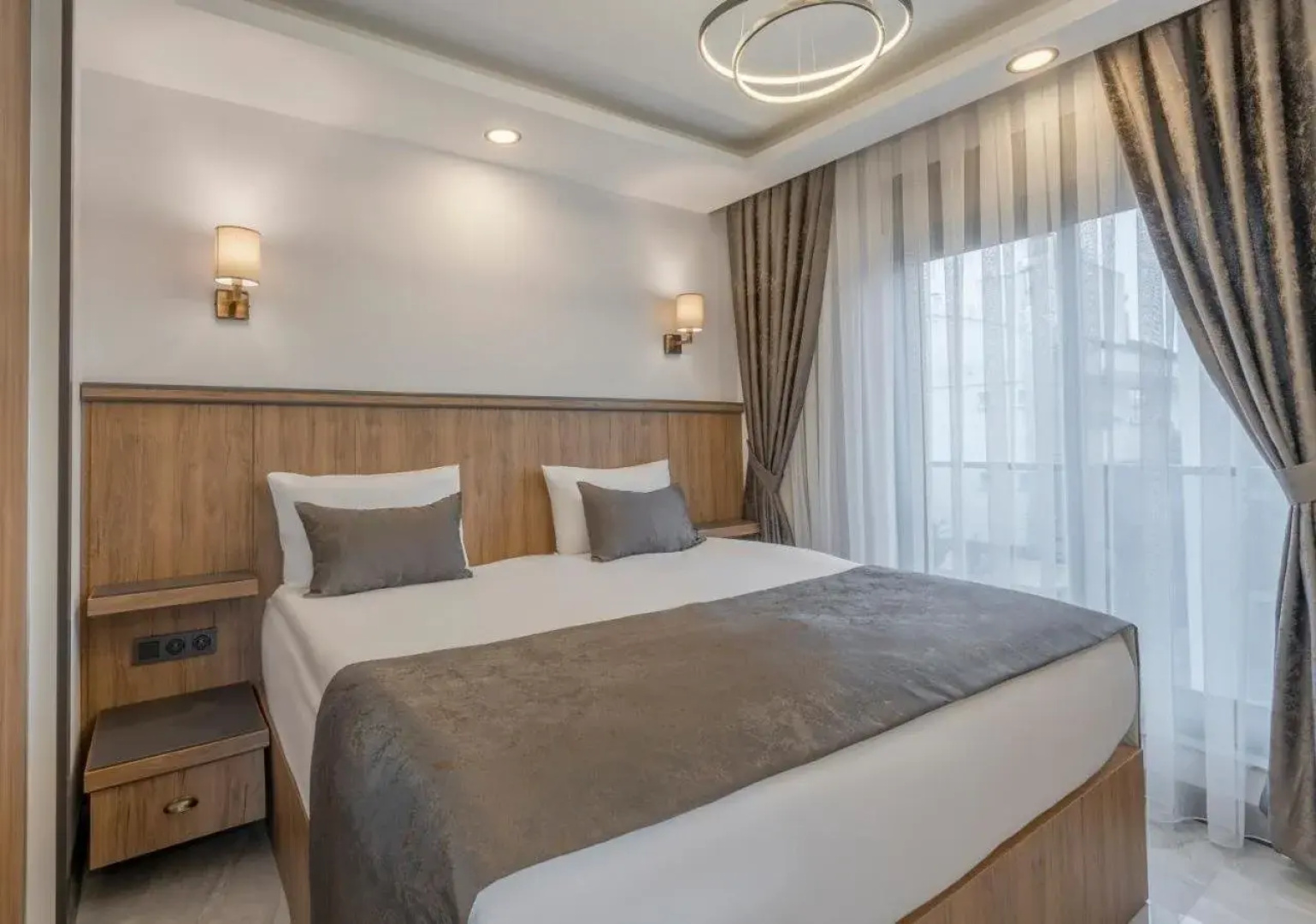 Отель Quality Gold Suite