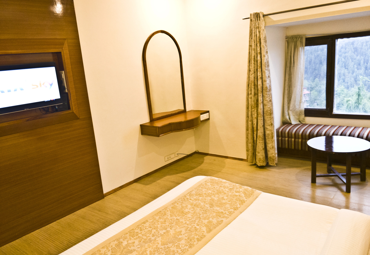 Отель Royal Jardin Whistling Pines Resort