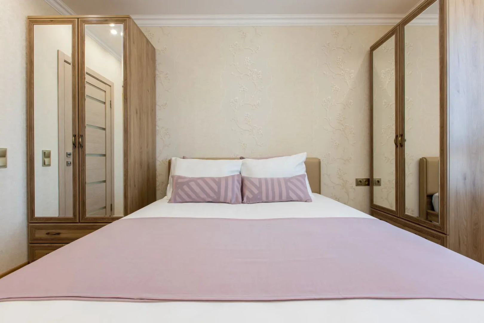 Апартаменты Сутки Уфа на Рудольфа Нуреева 6-236