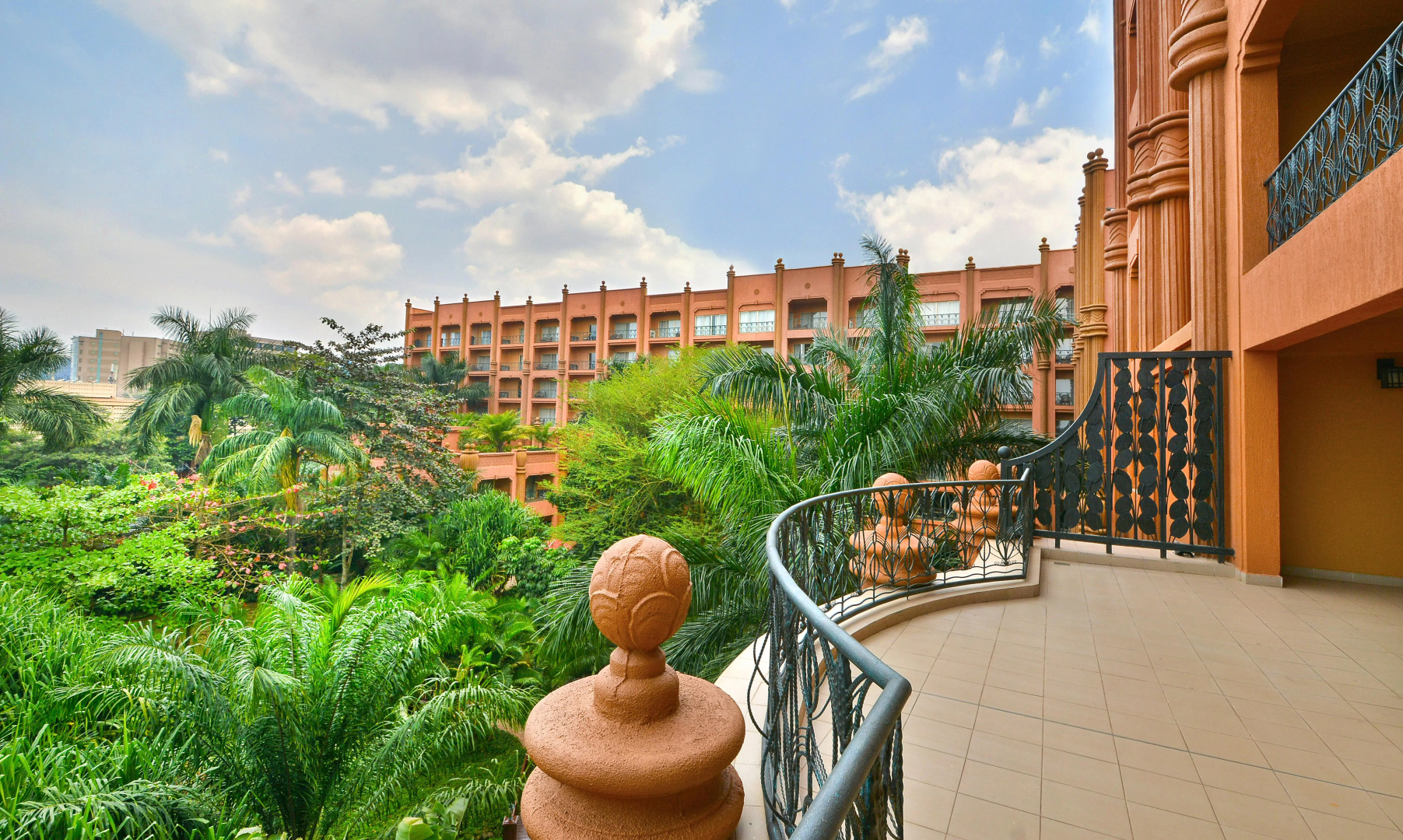 Отель Kampala Serena