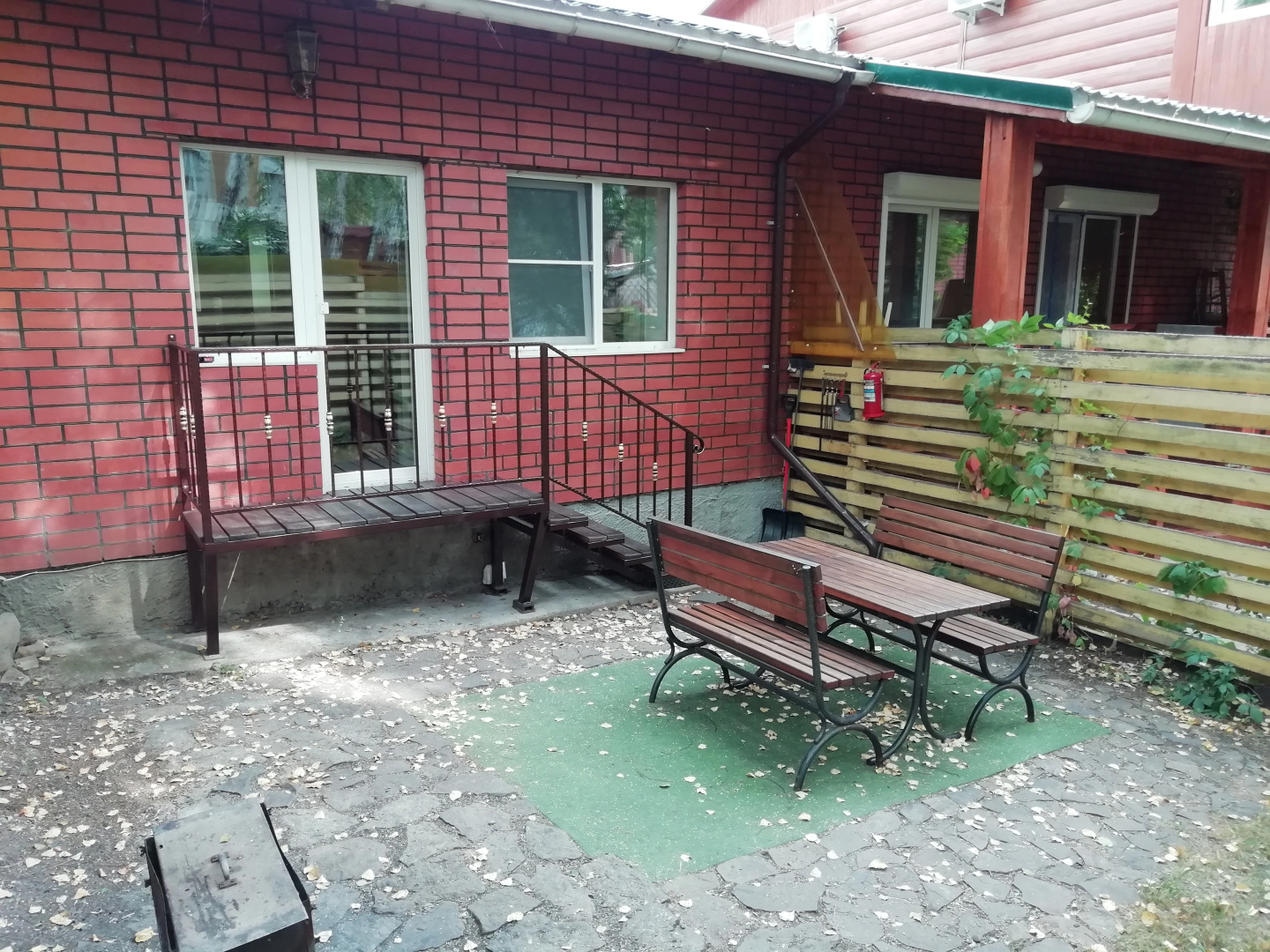 Частный дом с видом на лес