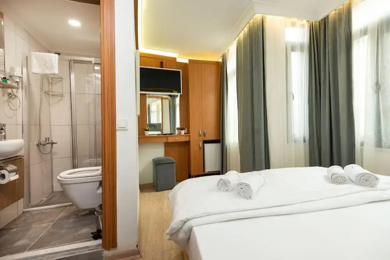 Seven Rooms Oldcity Hotel