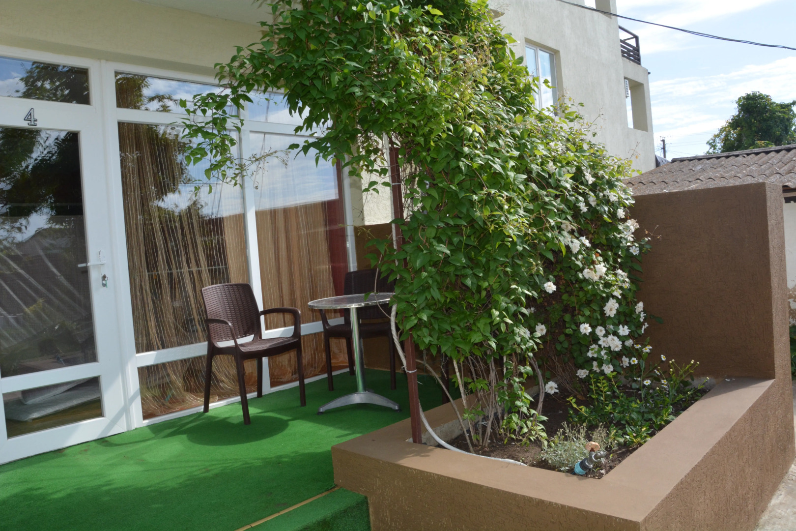 Dacha Leo Guest House