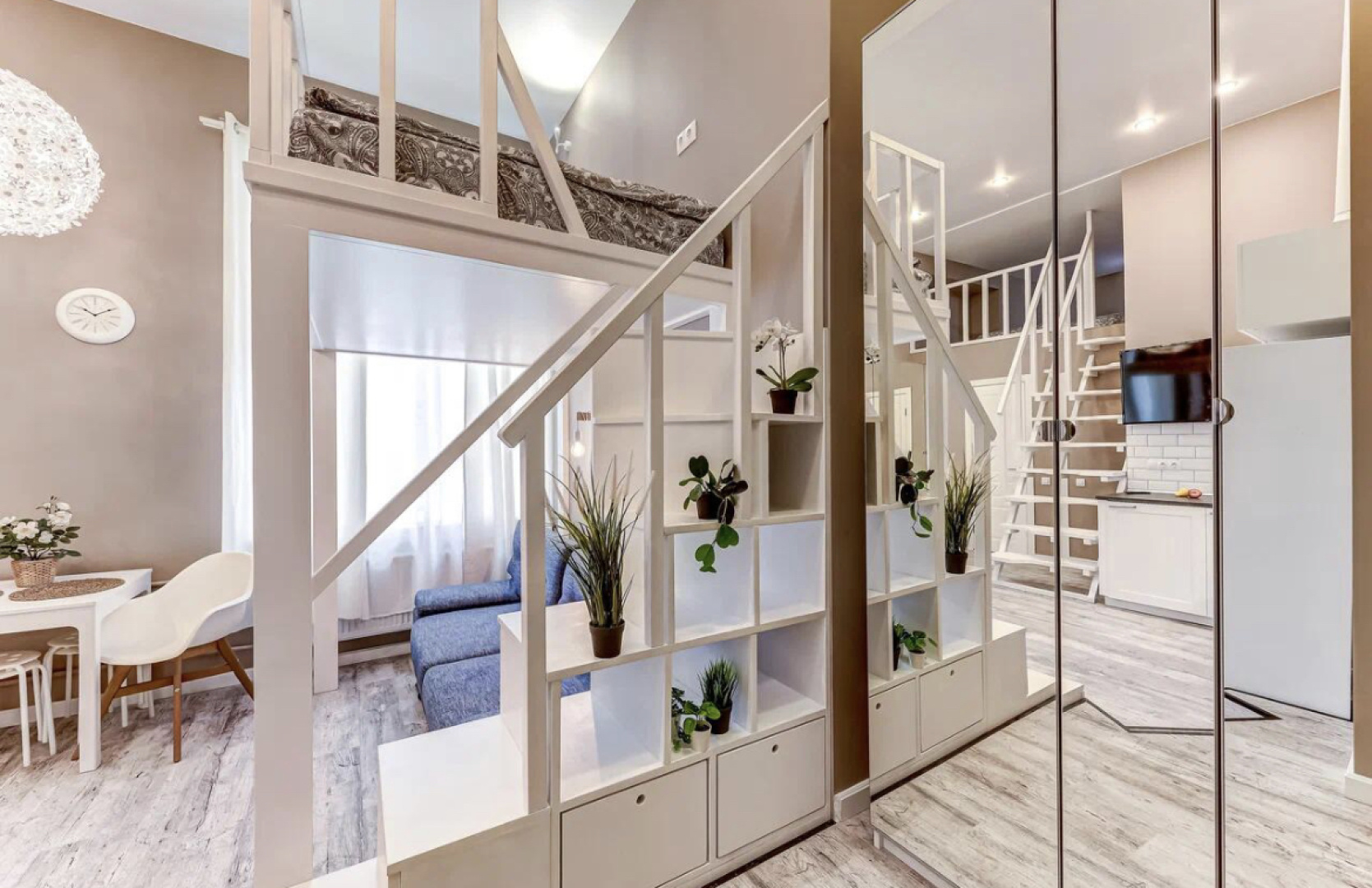 Апартаменты SweetHome на Мойке 40