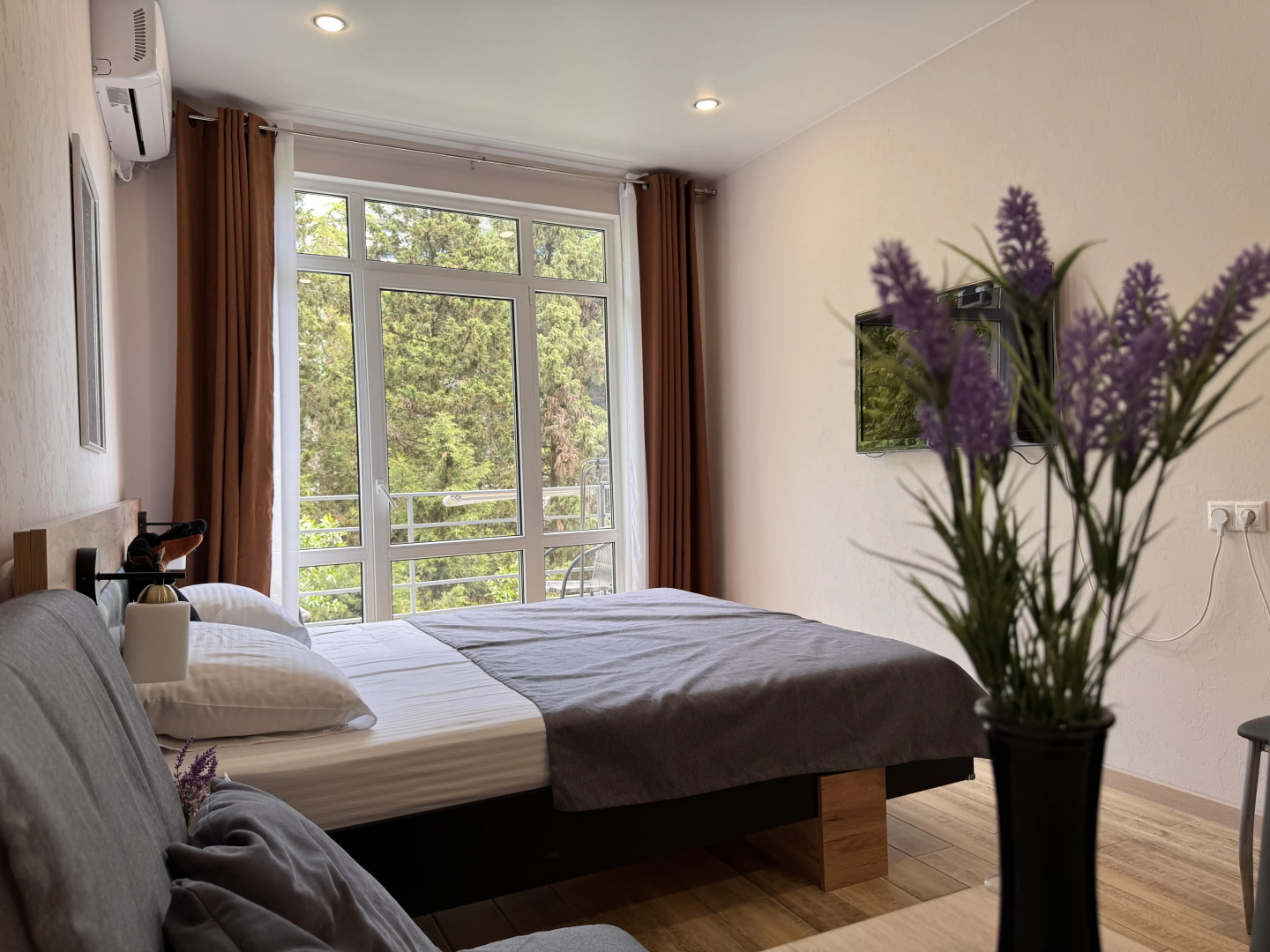 Апартаменты Бристоль-2 с балконом