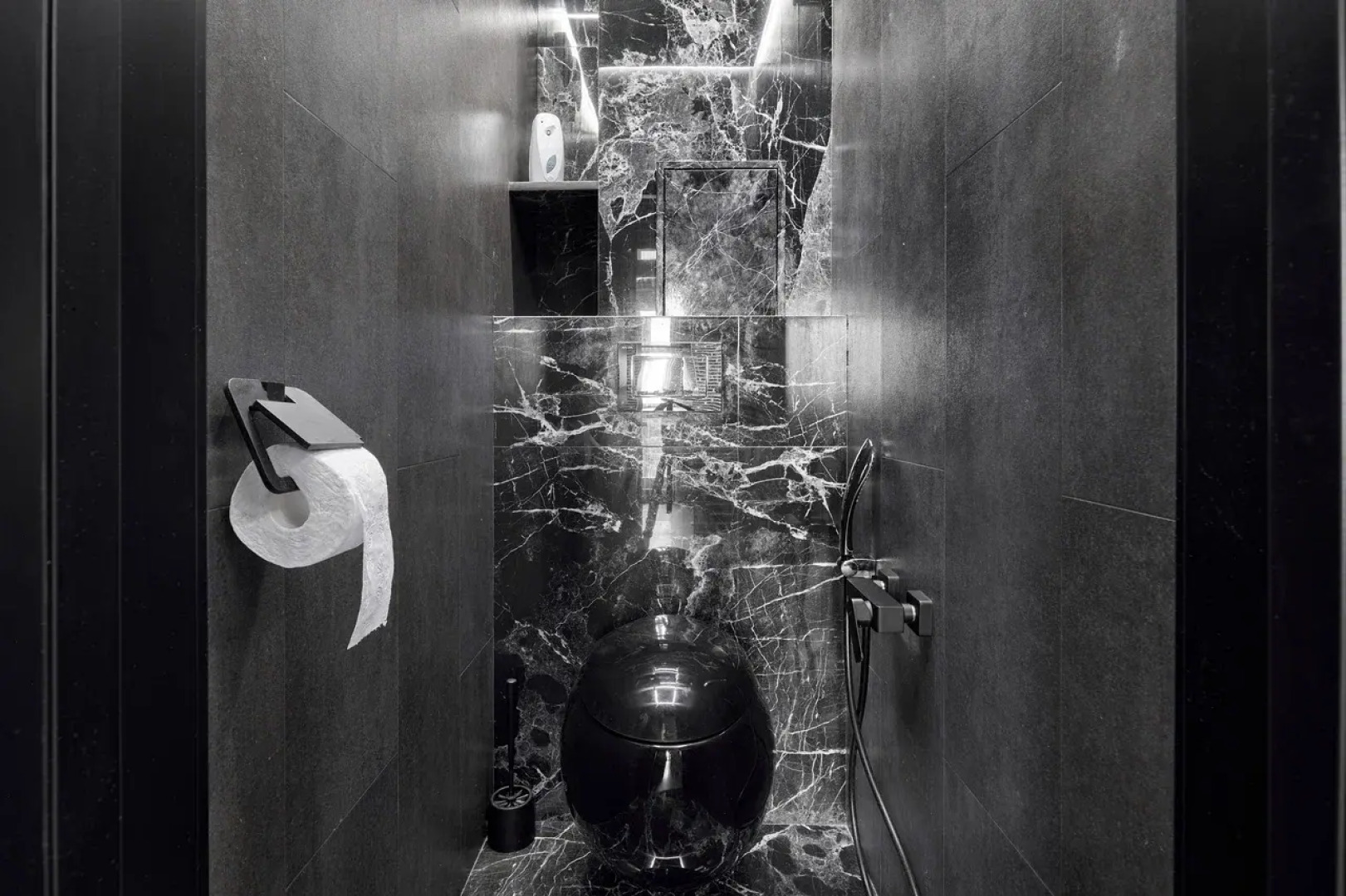 Апартаменты Reverie Black Space