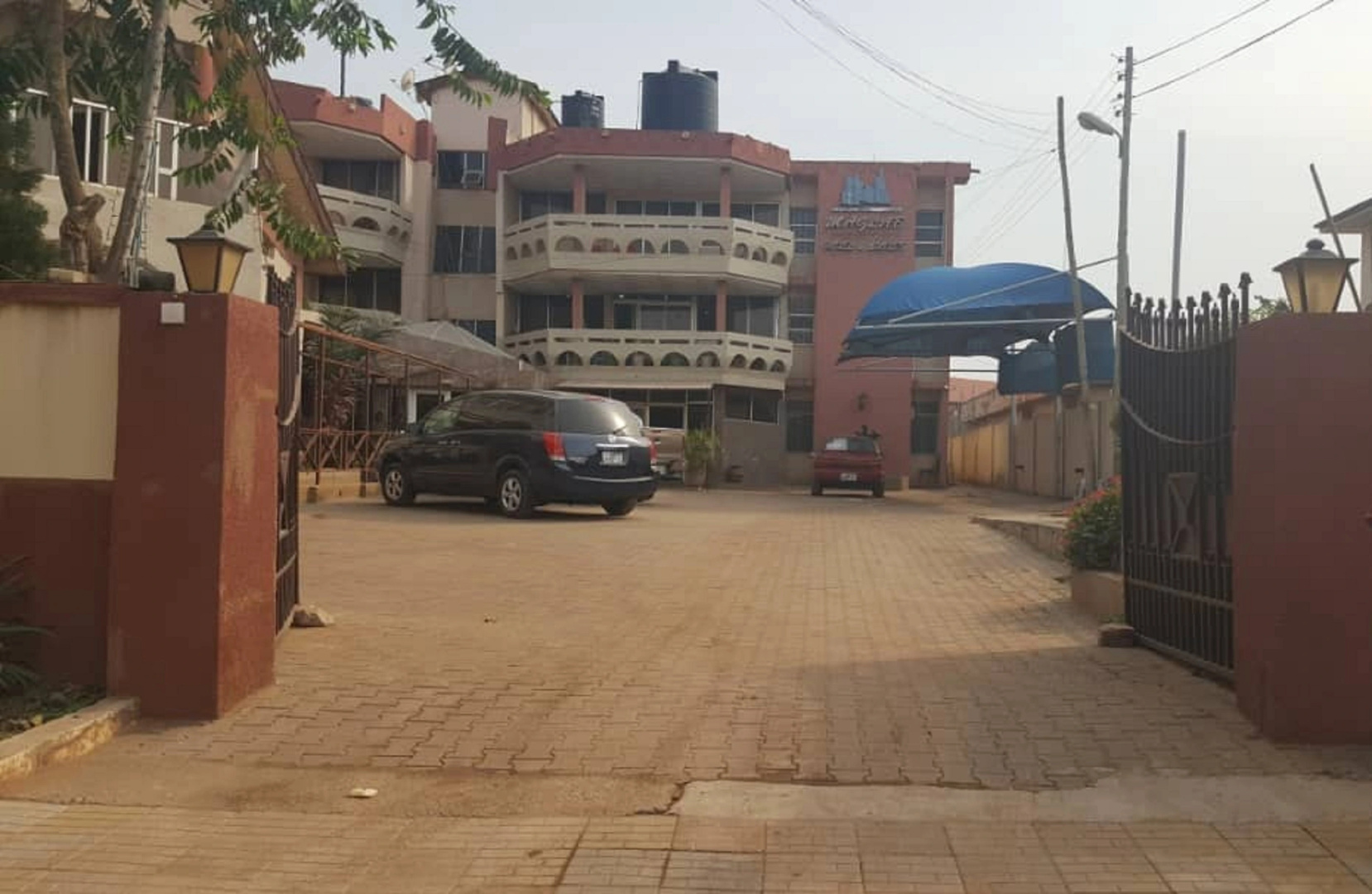 Larbi-Duodu Hotel