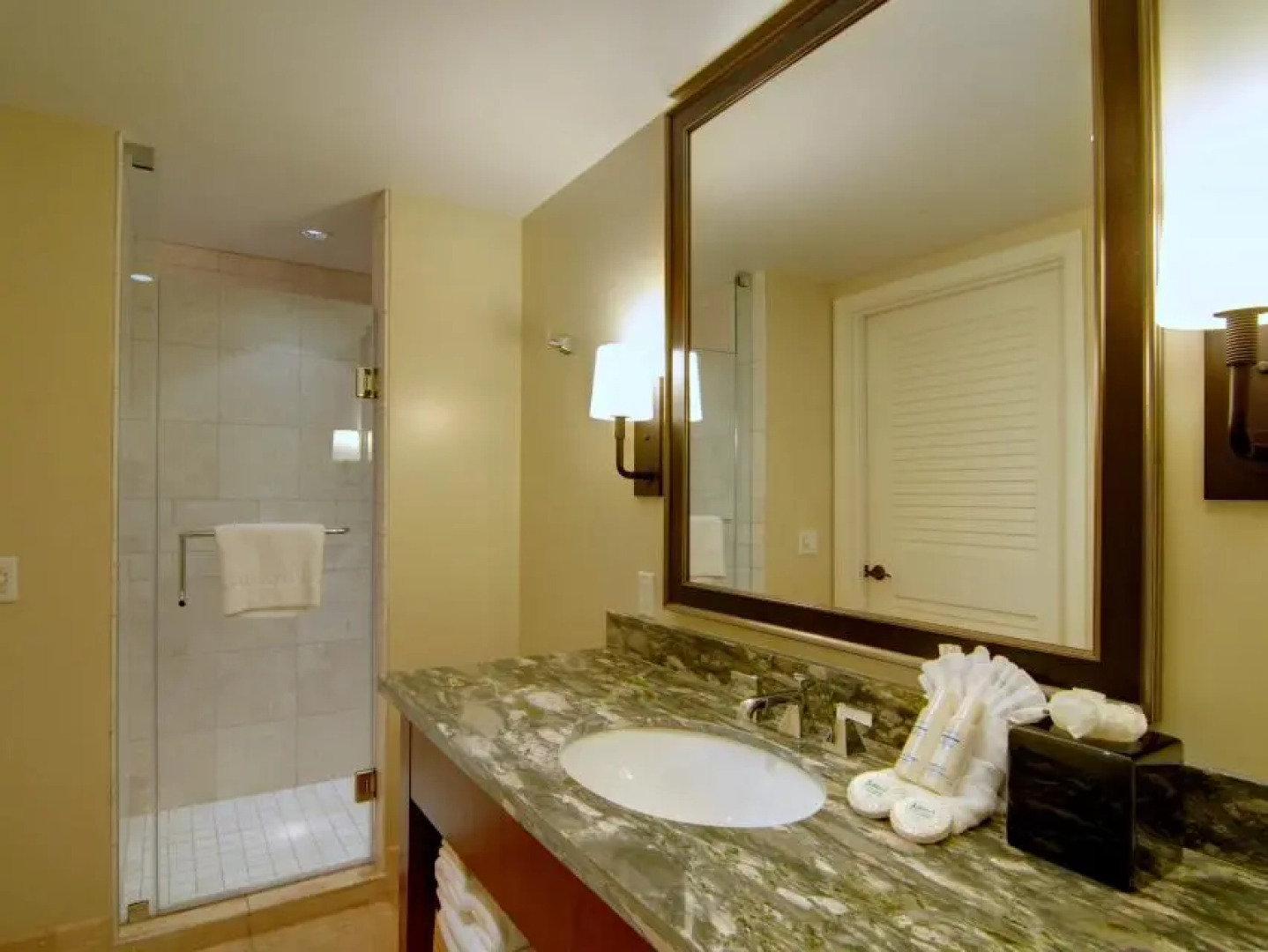 Апарт-Отель Views of Beach Pacific Ocean Lanai & Molokai