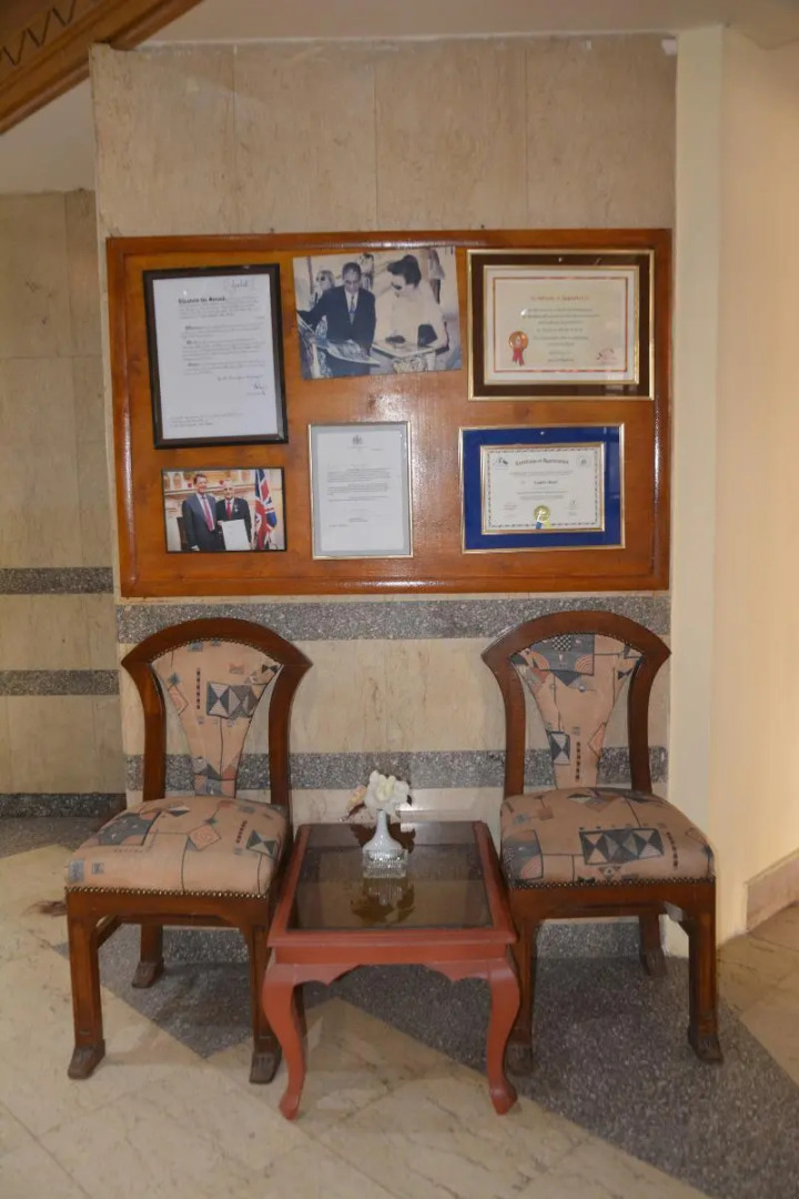 Отель Gaddis Hotel, Suites and Apartments