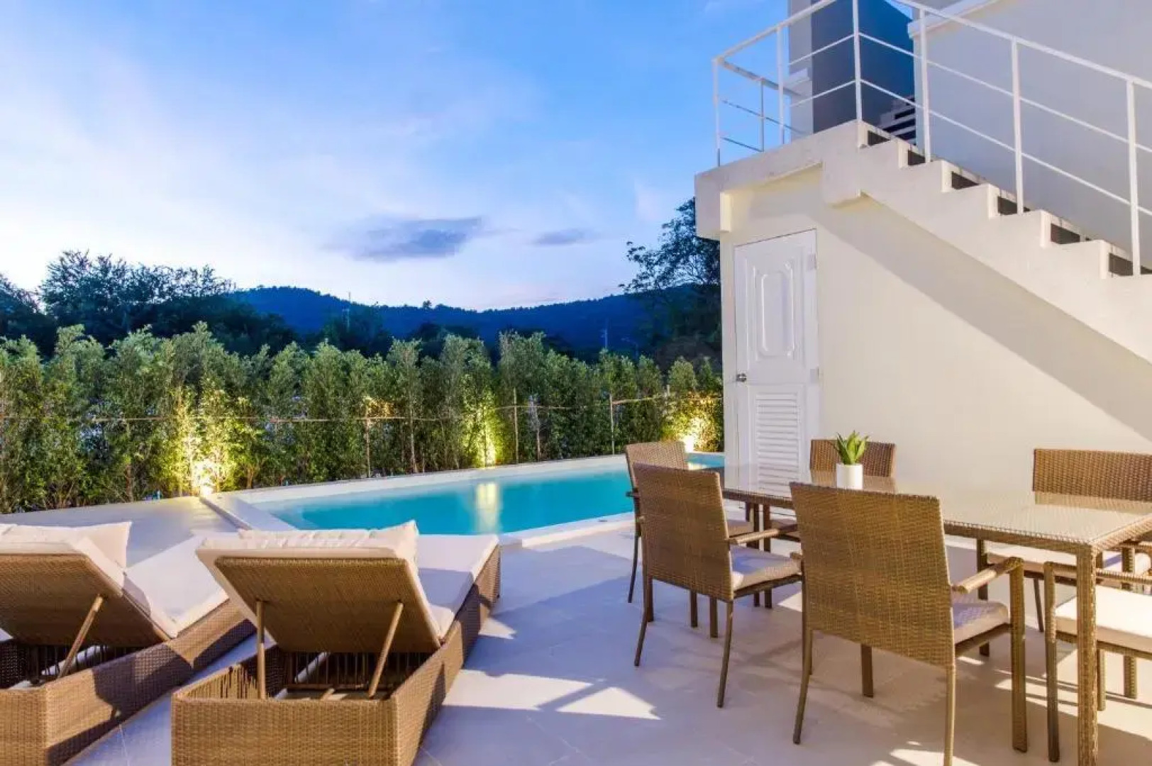 Отель The Oriental Beach Pearl