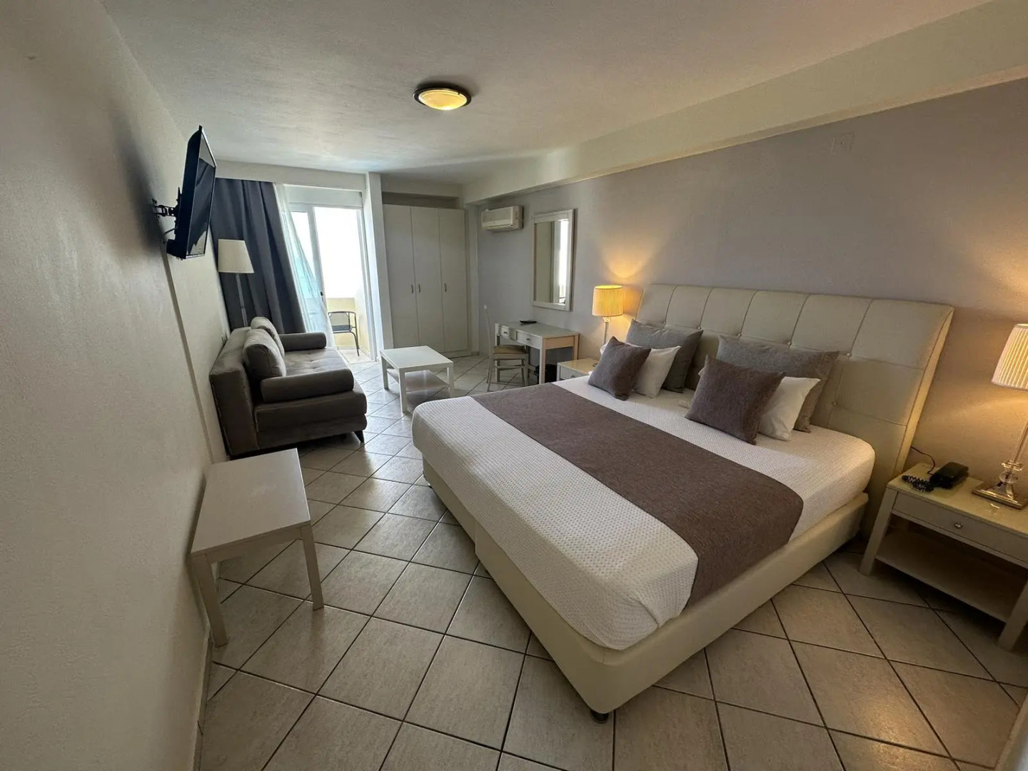 Курортный отель Faedra Beach