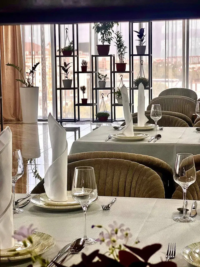 Отель Mir Luxe Plaza