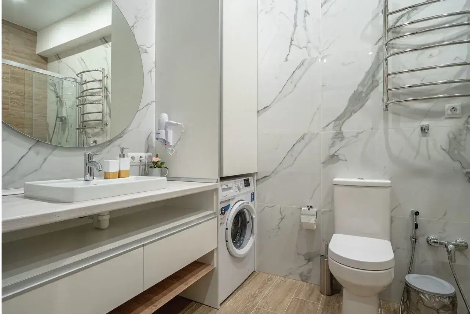 Апартаменты на Ялтинской улице, 12А. ЖК «Шато Лувр»