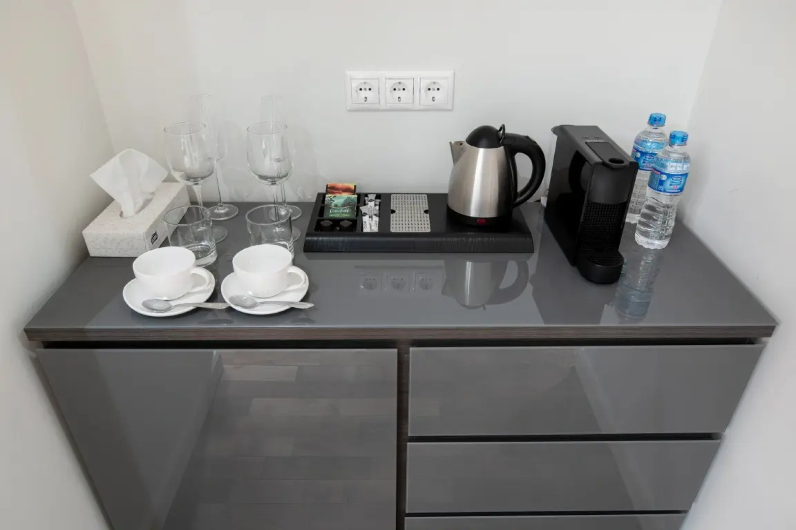 Rockmond 61 Junior Suite 1