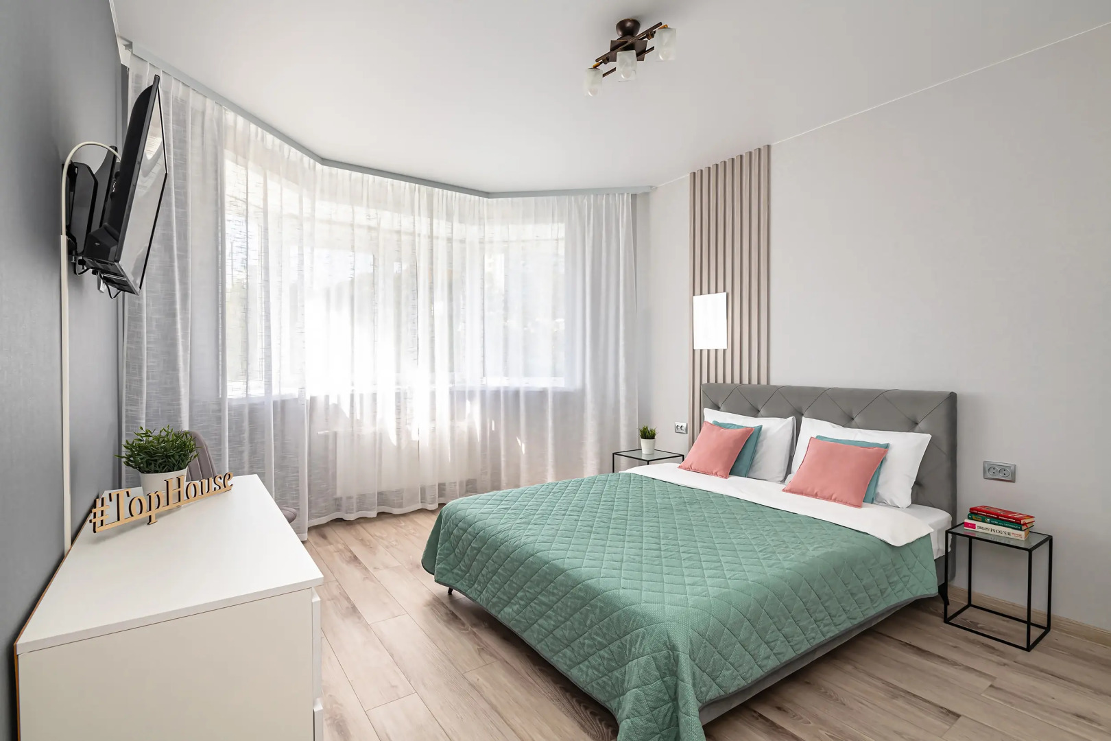 Апартаменты TopHouse на Нейбута  2А к4