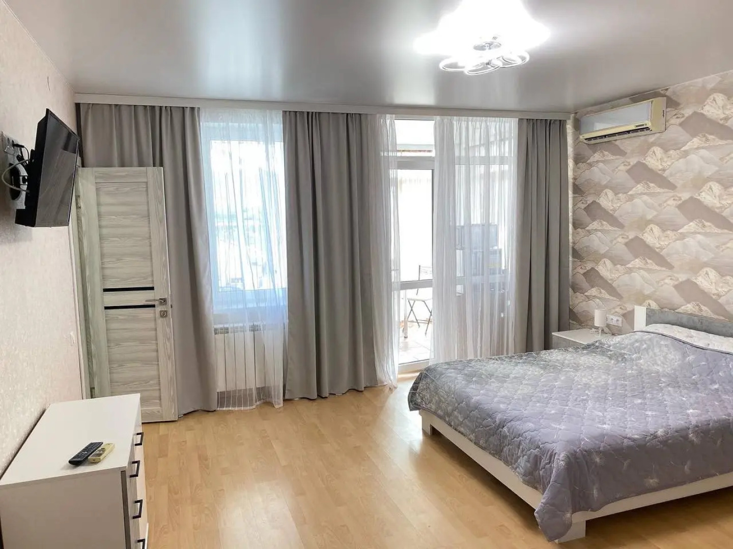 Апартаменты №8 Стандарт улучшенный, 2 линия, боковой вид на море (4чел)