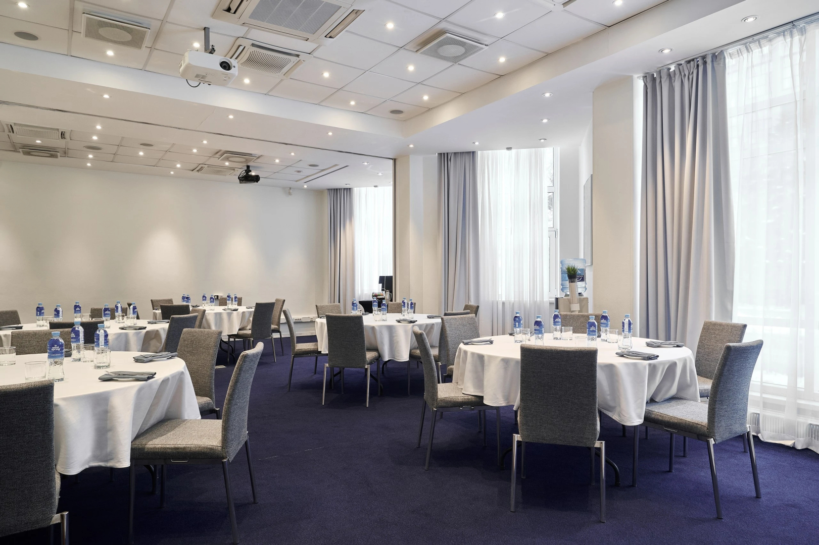 Отель Cosmos Ekaterinburg Hotel